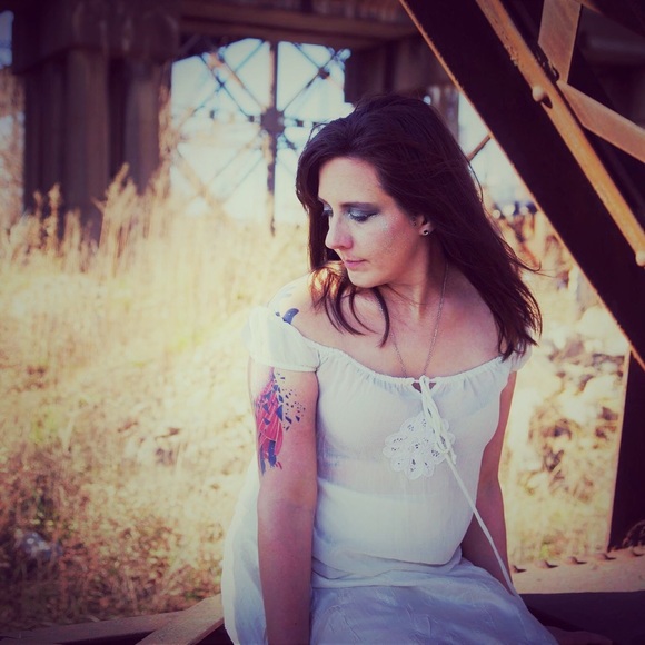 Meet your Posher, Christina - Picture 3 of 5